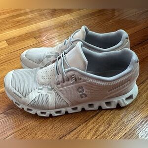 On cloud women shoes, US 9